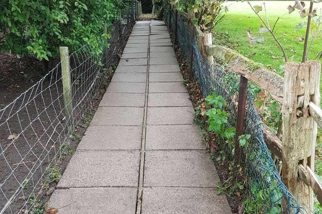 Driveway pressure washing in Sevenoaks Driveway pressure washing in Sevenoaks